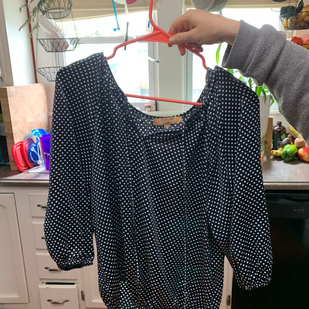 Polka dot Ellen Tracy top!